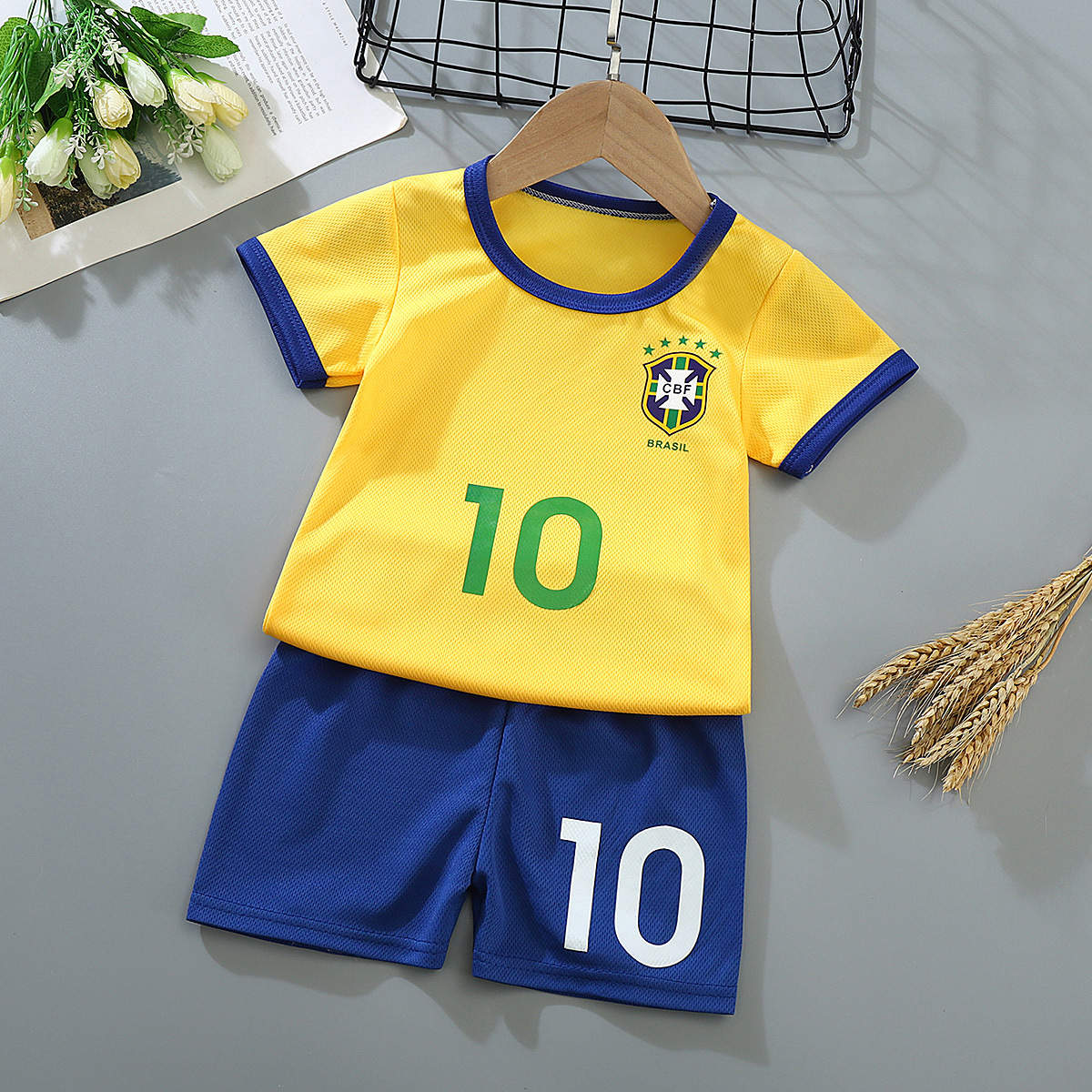 Hot Selling Football Clothes Set Breathable and Sweat-Absorbing Football  Jersey Football Uniform - China Football Jersey and Soccer Uniform price |  Made-in-China.com
